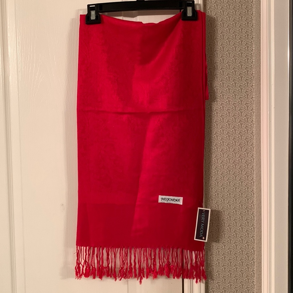 Fringed fashion wrap.
